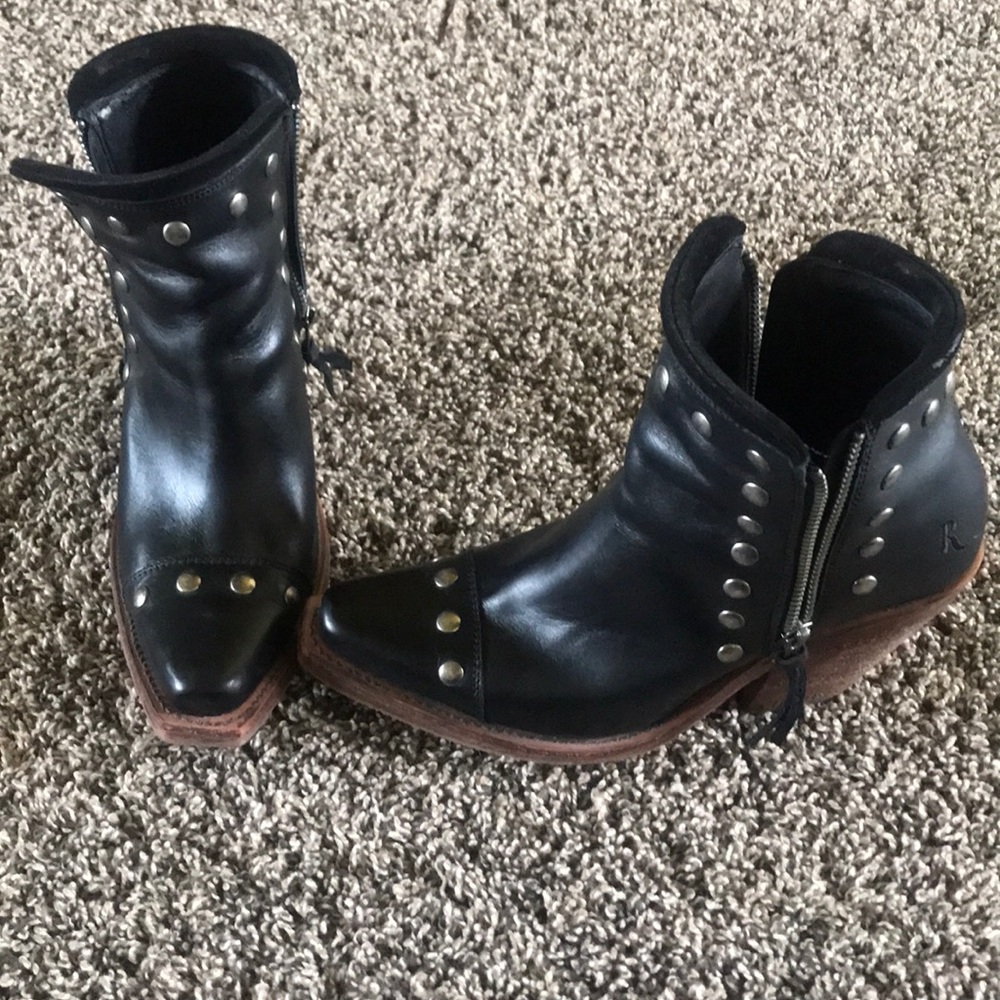 Black Booties - Reba by Justin Boots - Size 6B